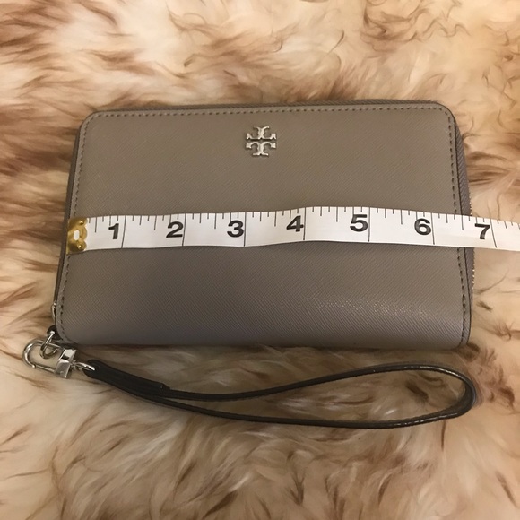 Tory Burch Robinson Zip Wristlet French Gray - Picture 5 of 6
